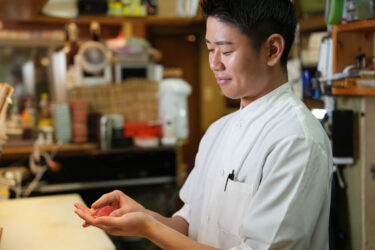 旬を味わい、心に残る一貫を 鮨人