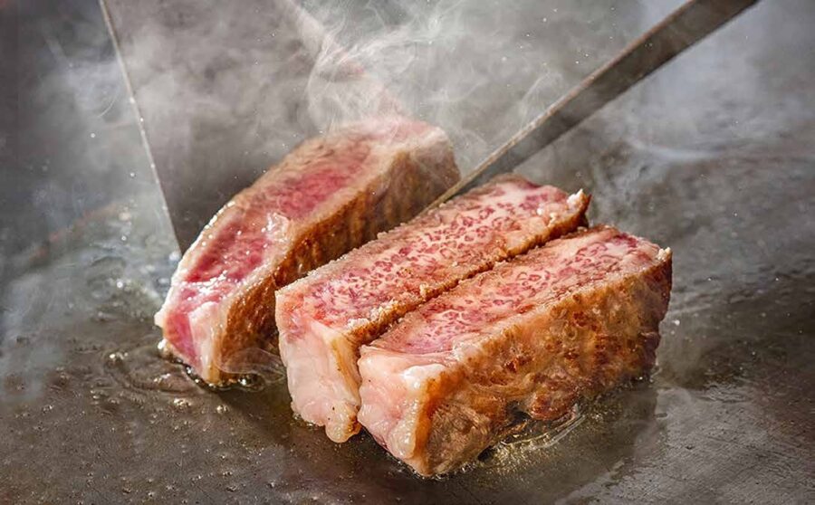 鉄板焼・お好み ばんさん ヒレ・サーロインのステーキ（A5）150g