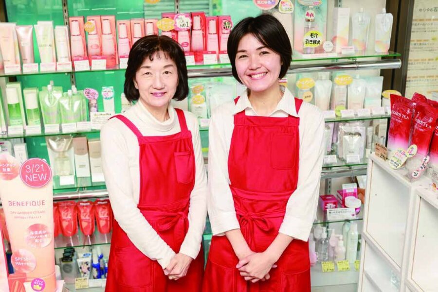 ゆりや化粧品店 店内・お料理